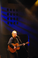 Paul Brady onstage in Tokyo 2006