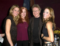 Gwyneth Paltrow, Bonnie Raitt, Paul Brady & Sheryl Crow, LA 2002